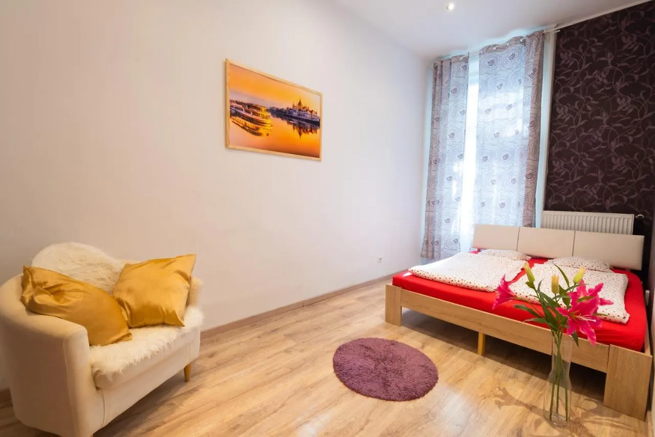 Standard Apartment By Hi5 - West End Center Budapešť 0*,  Maďarsko